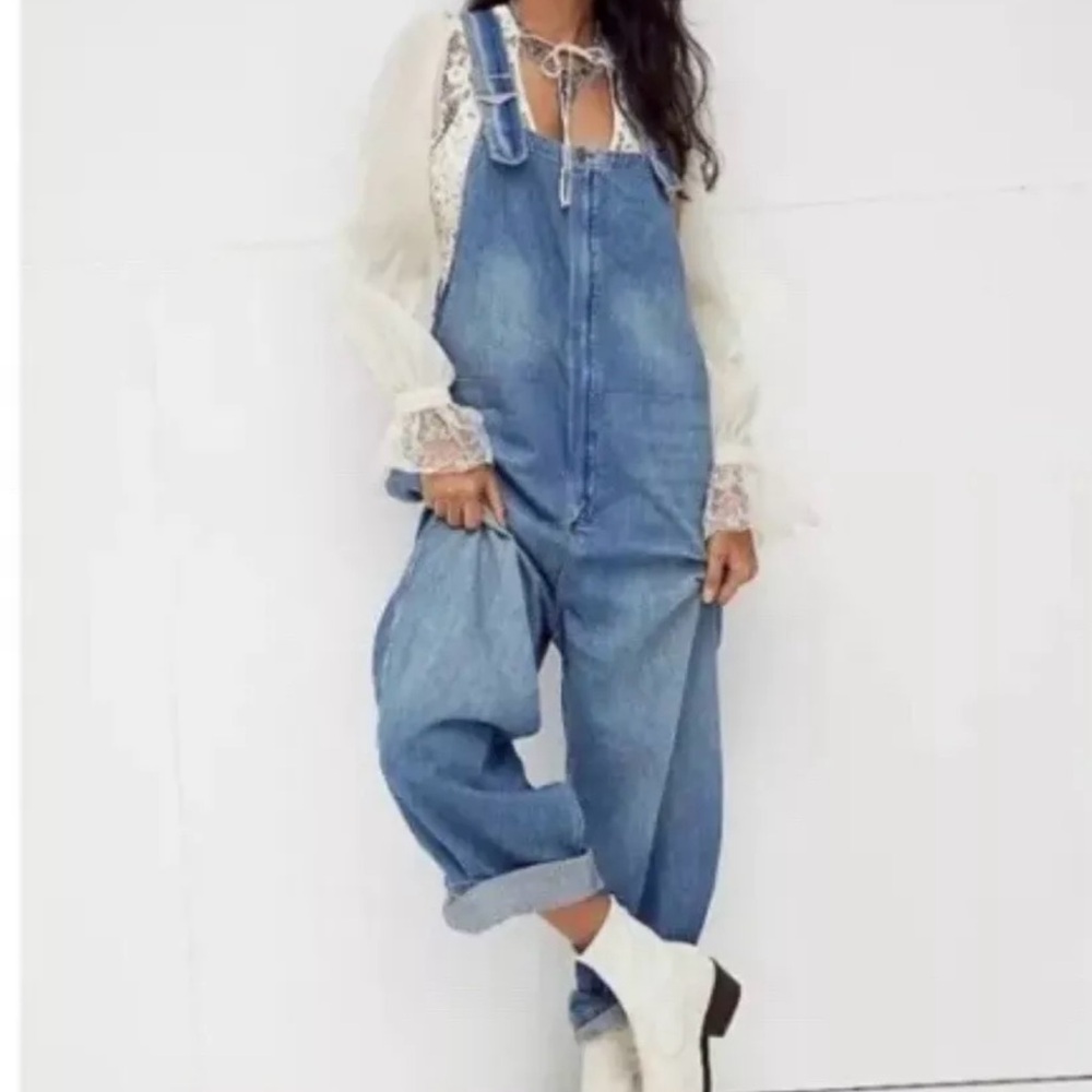 FP Hunter Denim Overalls SZ M -sold out online- perfect denim for every closet